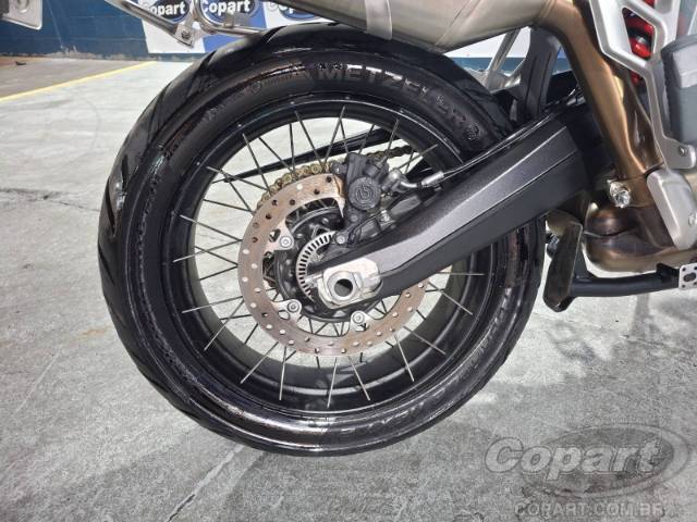 2025 BMW F 900 