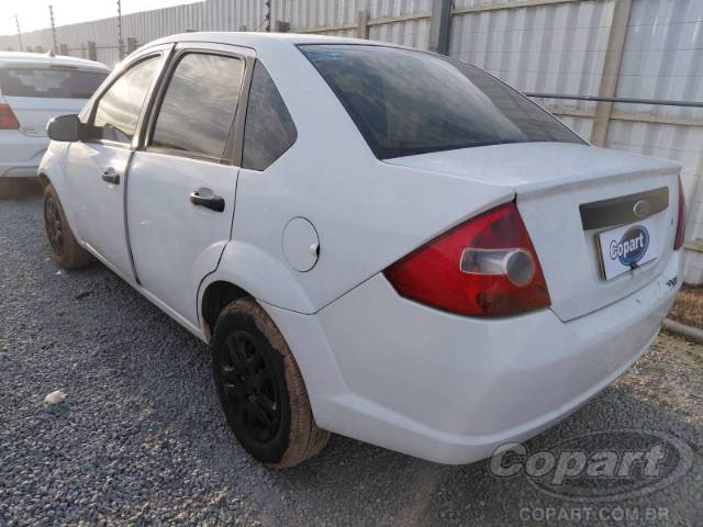 2006 FORD FIESTA SEDAN 
