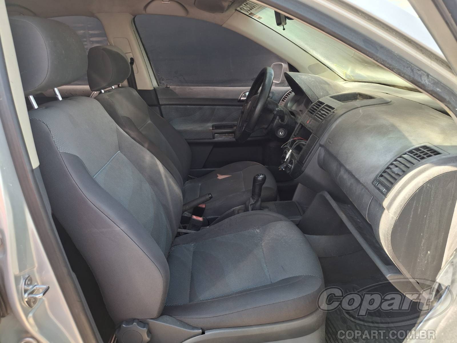 2010 VOLKSWAGEN POLO SEDAN — foto 5 de 10