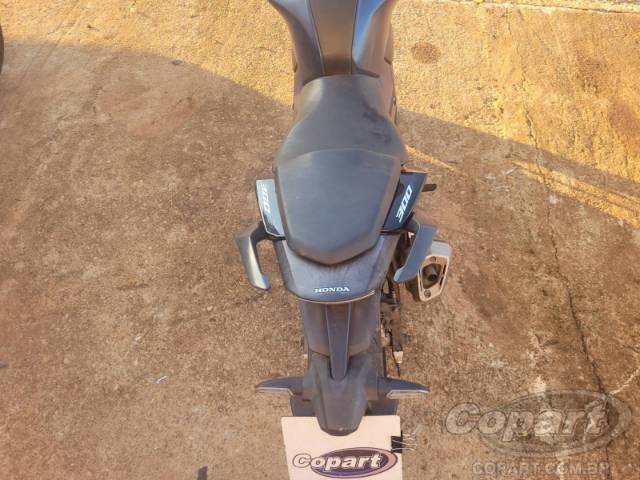 2025 HONDA CB 300F 