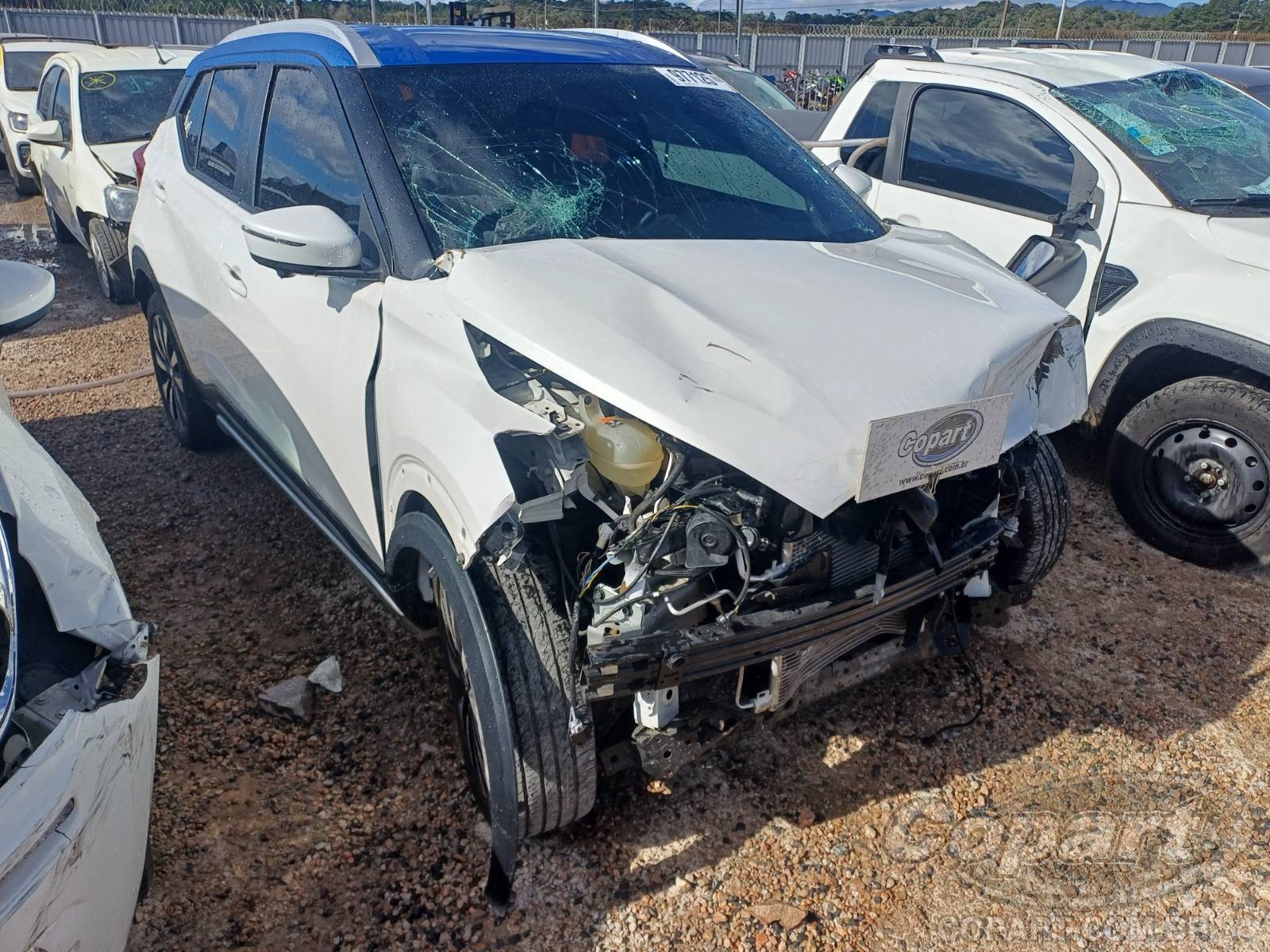 Nissan Kicks SL CVT 1.6 16V FlexStart 2017 Médio Dano Frontal