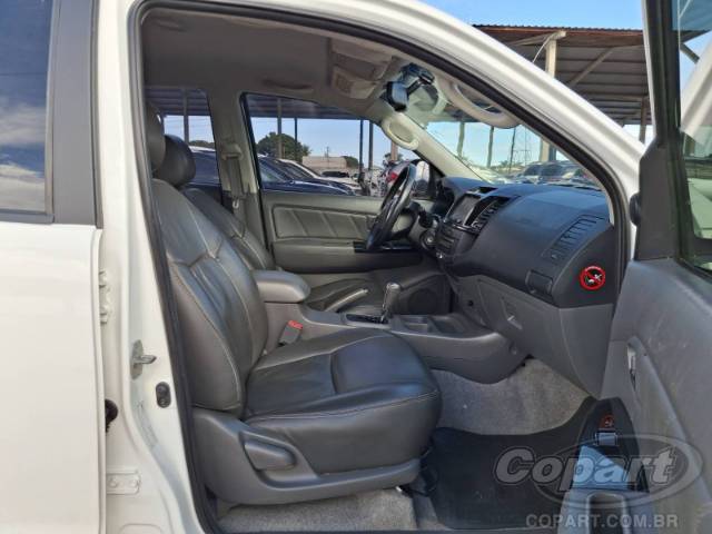 2015 TOYOTA HILUX CD 