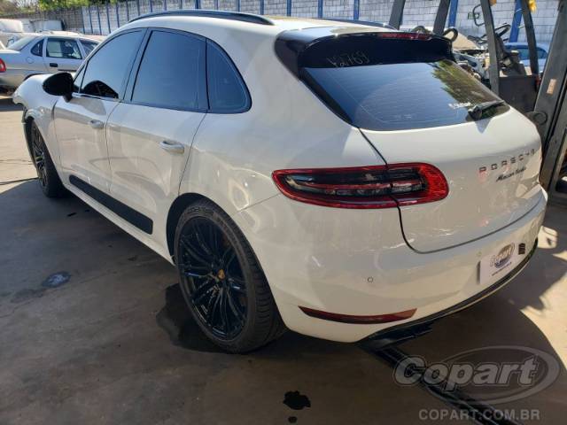 2015 PORSCHE MACAN 