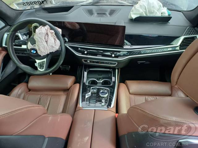 2025 BMW X7 