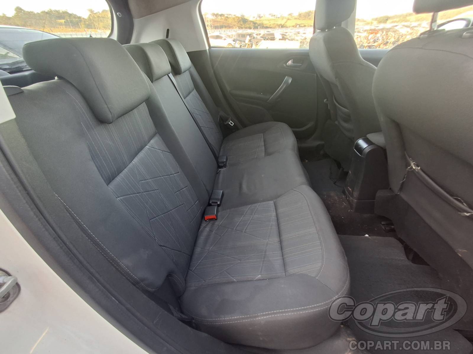 Foto 6 de 10: 2014 PEUGEOT 208