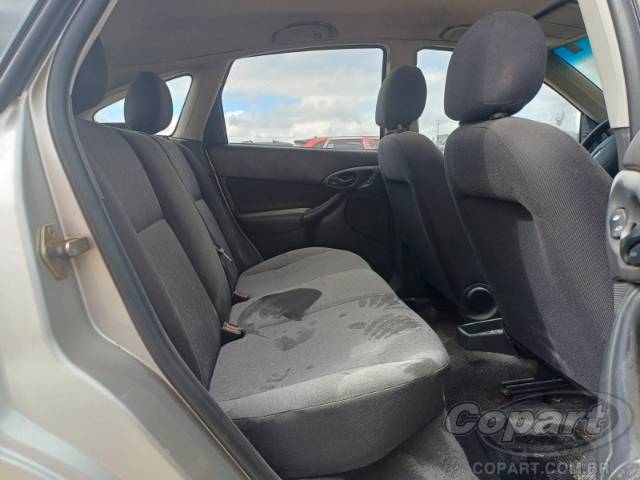 2004 FORD FOCUS 