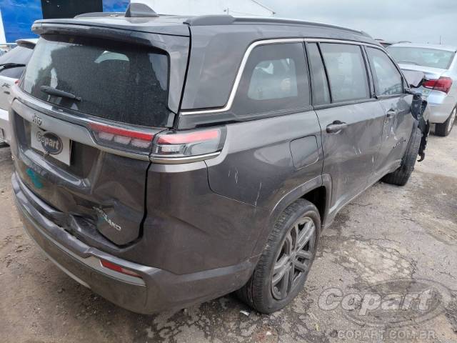2025 JEEP COMMANDER 