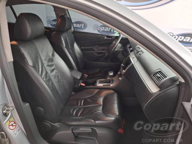 2010 VOLKSWAGEN PASSAT 