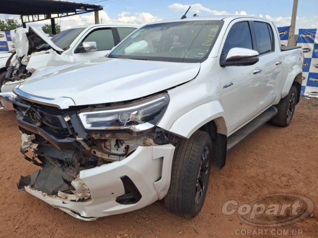 2025 TOYOTA HILUX CD 
