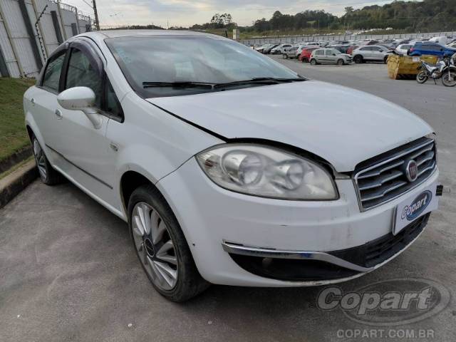 2016 FIAT LINEA — foto do lote