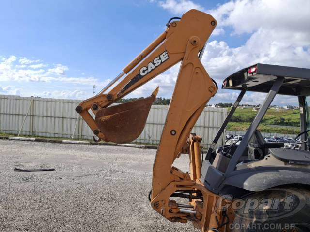 2010 CASE RETROESCAVADEIRA 580M 