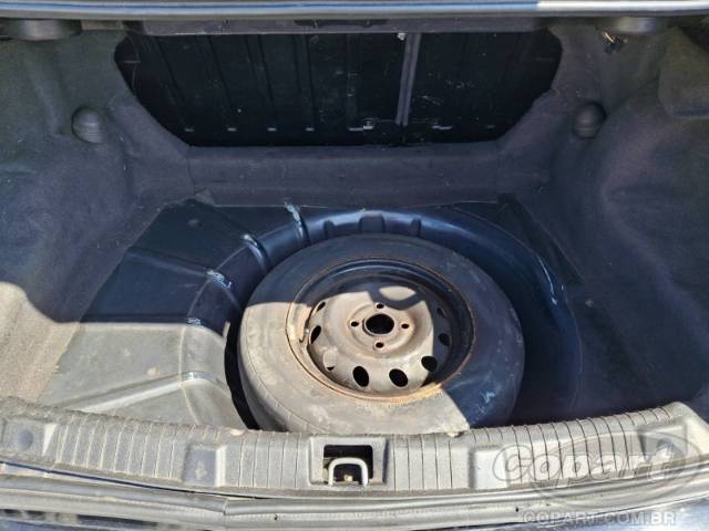 2000 CHEVROLET CORSA SEDAN 