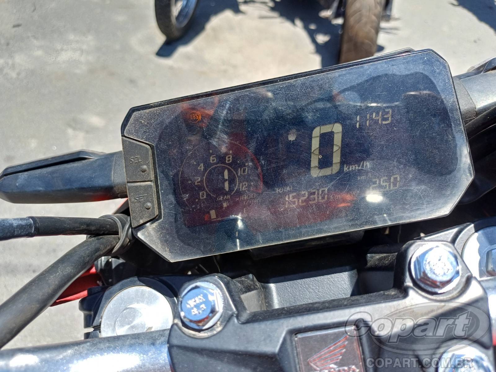 Foto 9 de 10: 2025 HONDA CB 300F