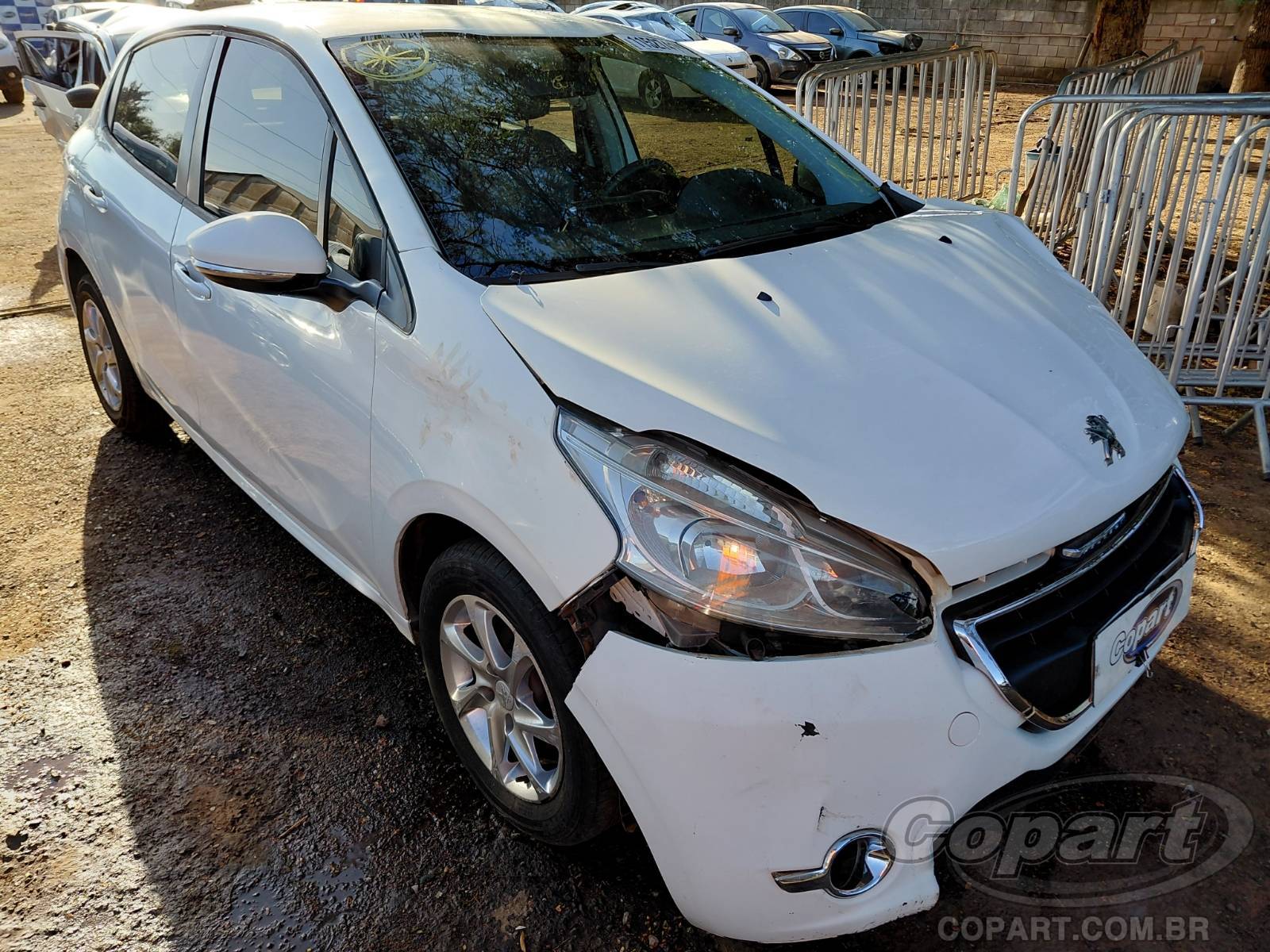 Peugeot 208 2015 em leilão