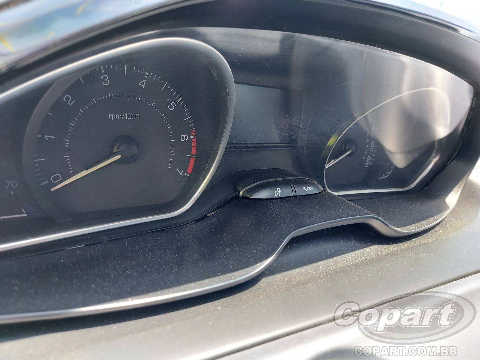 Foto 8 de 10: 2014 PEUGEOT 208