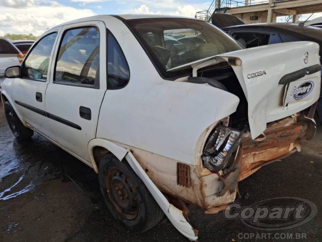 2001 CHEVROLET CORSA SEDAN 