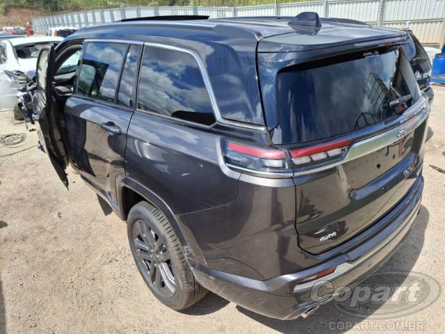 2025 JEEP COMMANDER 
