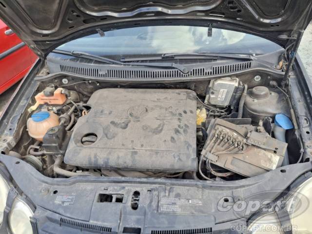 2005 VOLKSWAGEN POLO SEDAN 
