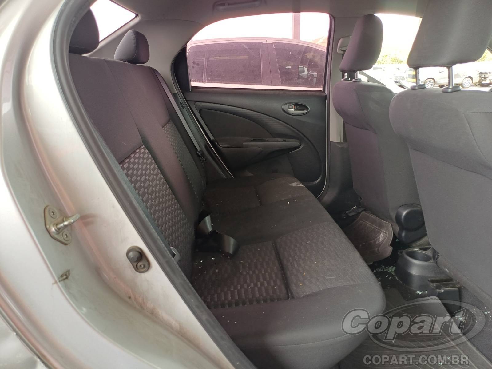 2014 TOYOTA ETIOS SEDA — foto 6 de 11