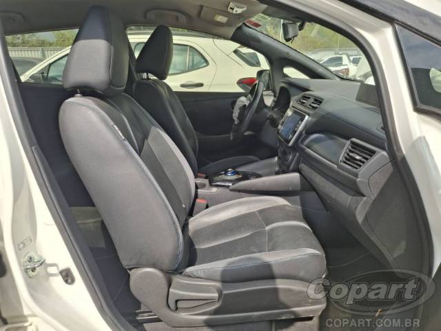 2023 NISSAN LEAF 