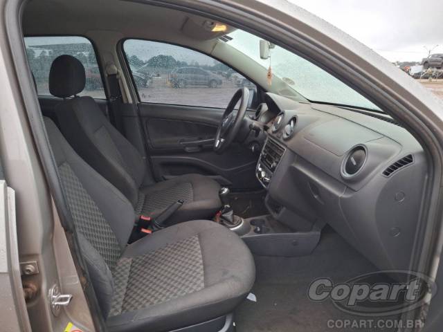 2015 VOLKSWAGEN VOYAGE 