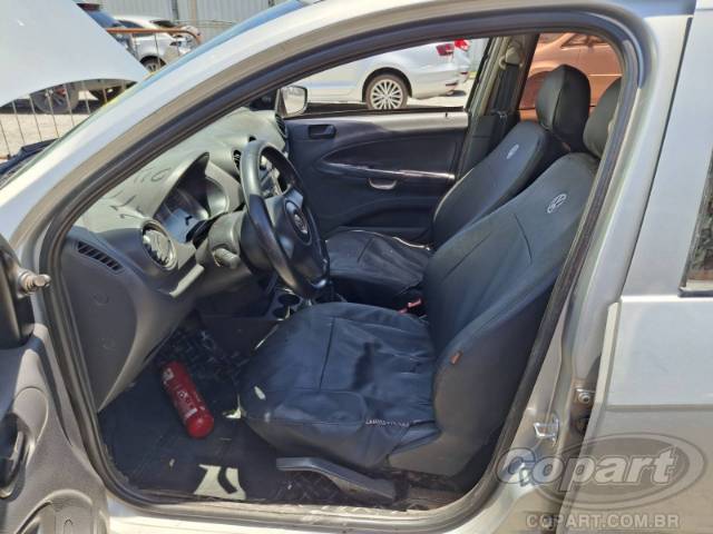 2011 VOLKSWAGEN VOYAGE 