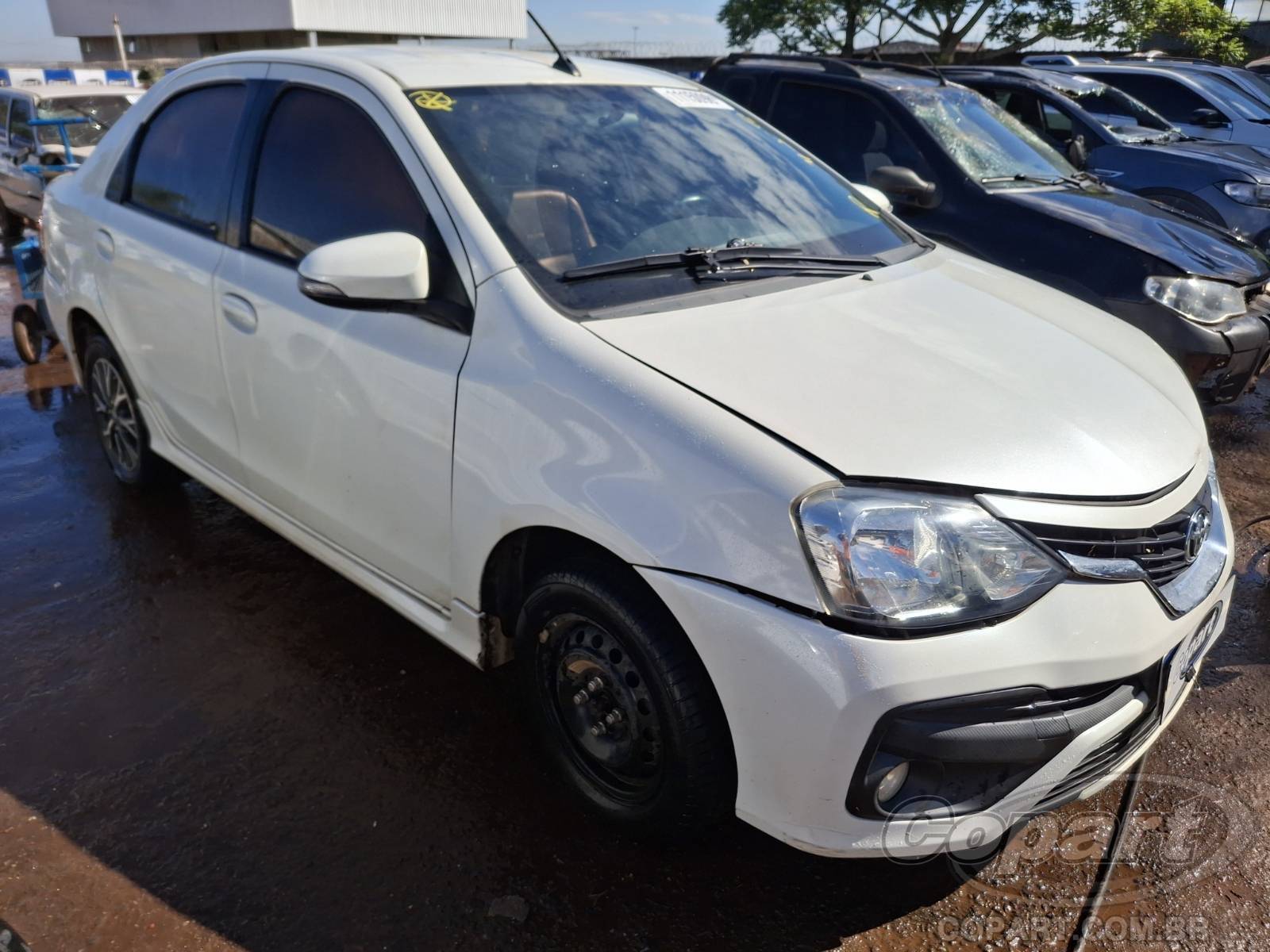 Toyota Etios Seda 2018 em leilão