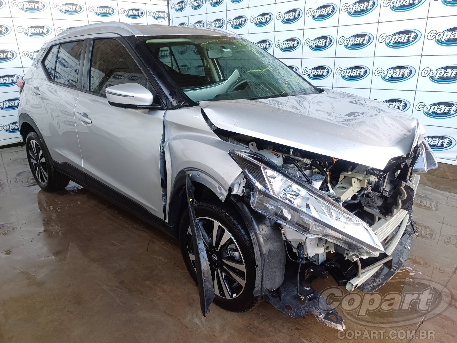 NISSAN KICKS PLAY 2025