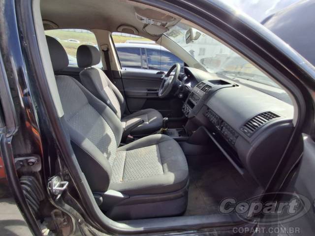2005 VOLKSWAGEN POLO SEDAN 