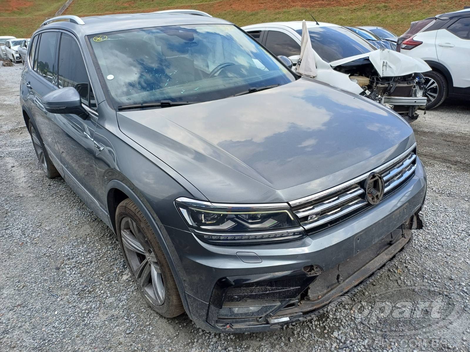 Veículo VW - VolksWagen Tiguan Volkswagen Tiguan AllSpace R-Line 350 4Motion 2018 Colisão Média Monta 2018 em leilão