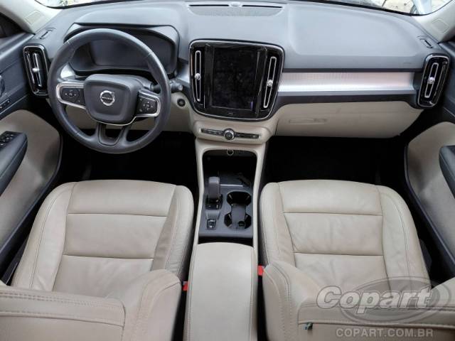 2022 VOLVO XC40 