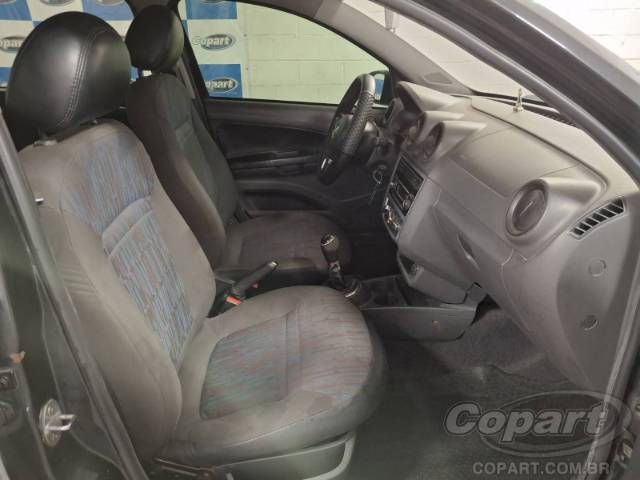 2016 VOLKSWAGEN VOYAGE 