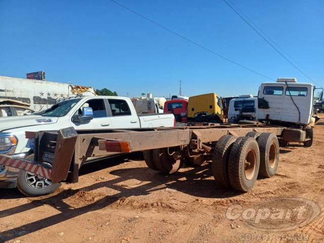 2000 MERCEDES BENZ 1218 