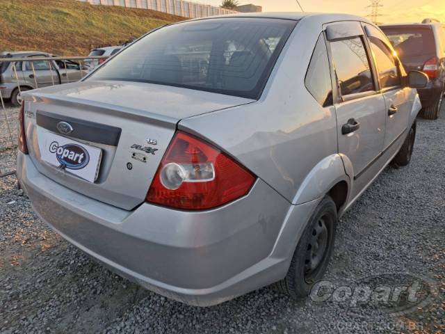 2005 FORD FIESTA SEDAN 