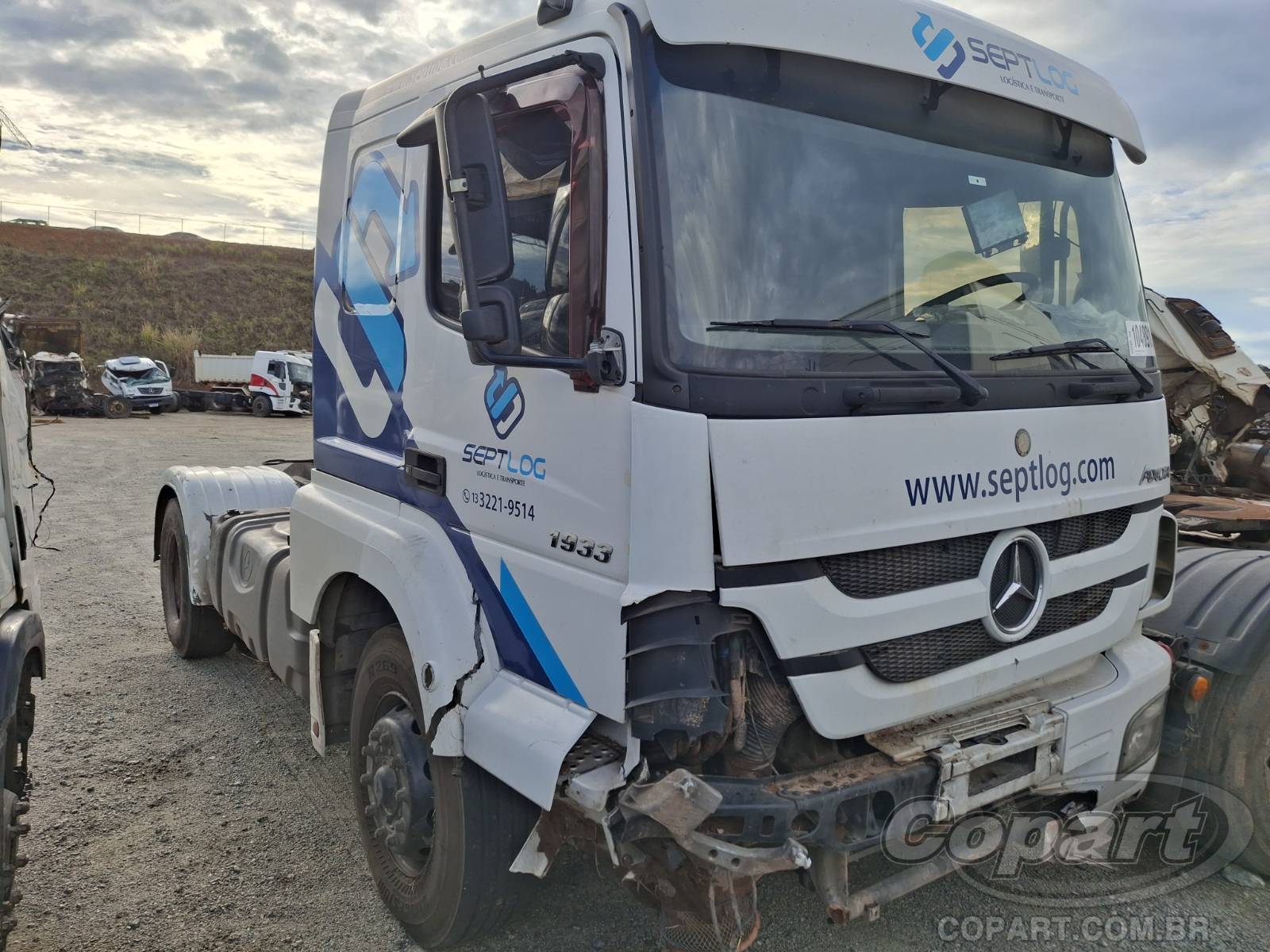 Veículo MERCEDES-BENZ Axor 2014 MERCEDES BENZ AXOR 1933 S Caminhão Diesel 2014 em leilão