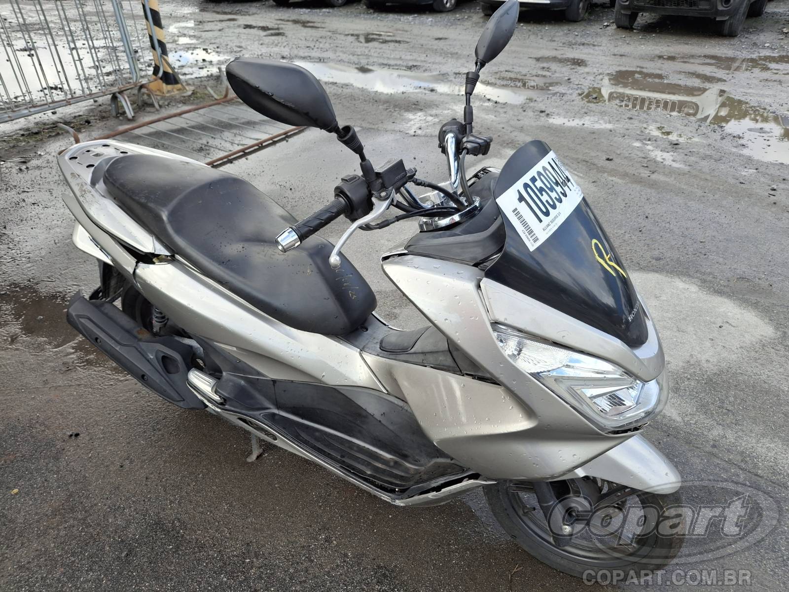 Veículo HONDA PCX Honda PCX 150 2017 Recuperável 2017 em leilão