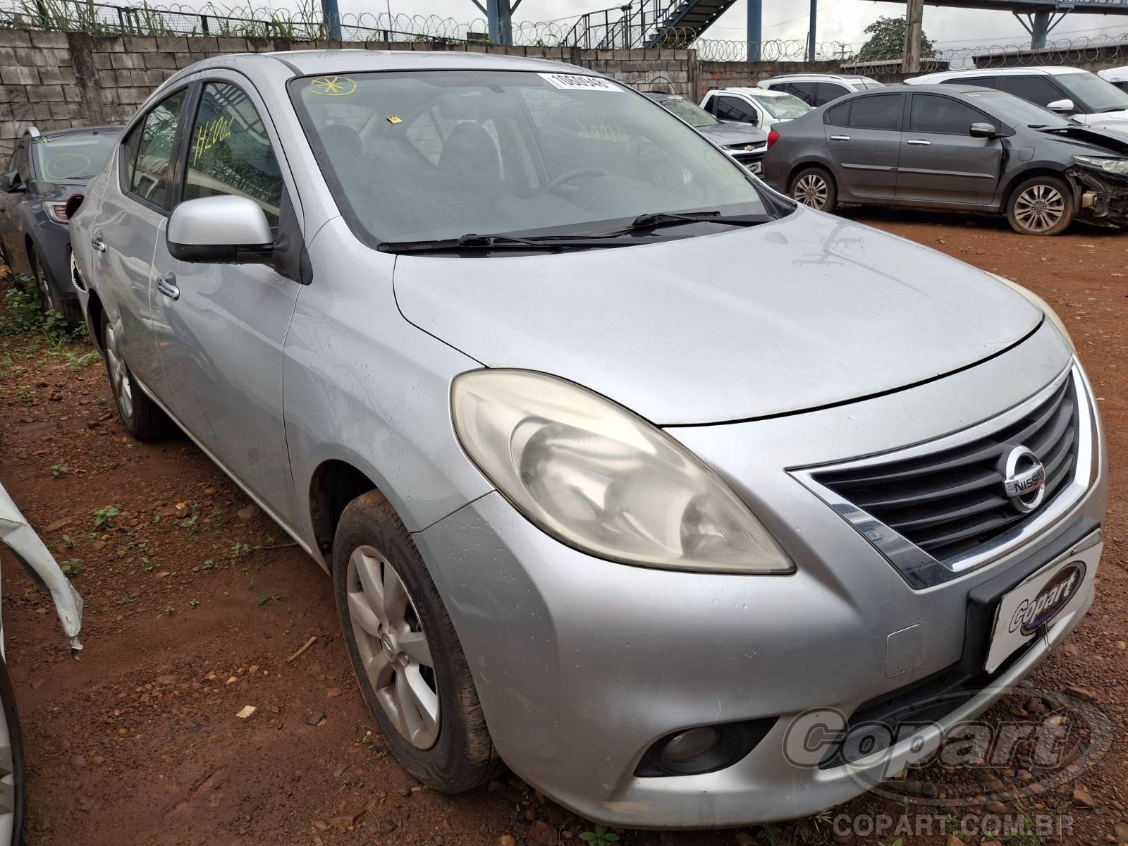 Nissan Versa SL 1.6 16V 2013 Colisão Traseira