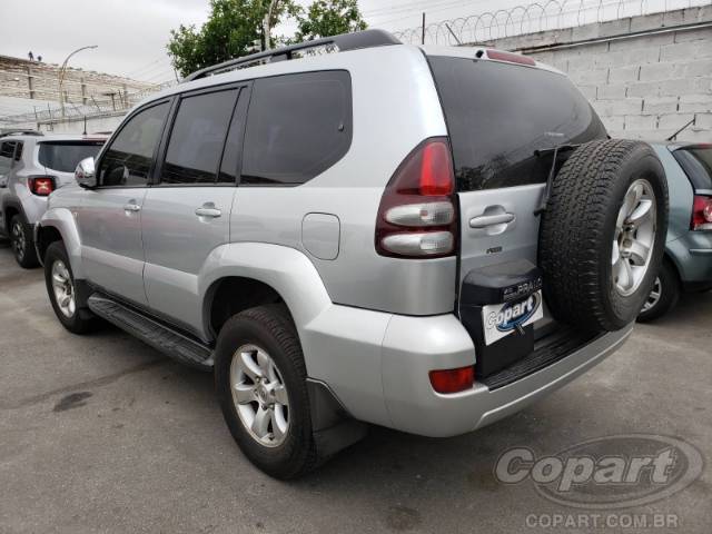 2006 TOYOTA LAND CRUISER 