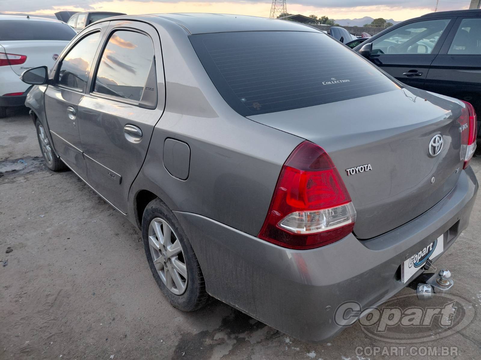 2019 TOYOTA ETIOS SEDA — foto 3 de 11