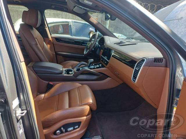 2020 PORSCHE CAYENNE 