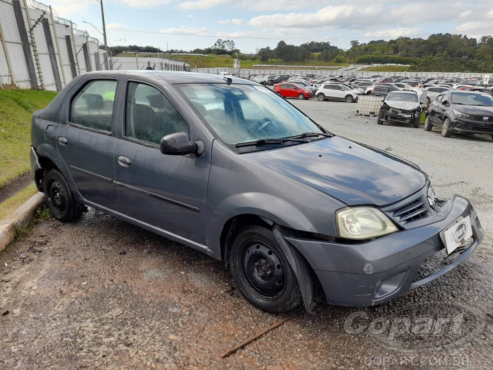 Veículo Renault Logan Renault Logan Expression 1.0 16V Hi-Flex 2010 Colisão Média Monta 2010 em leilão
