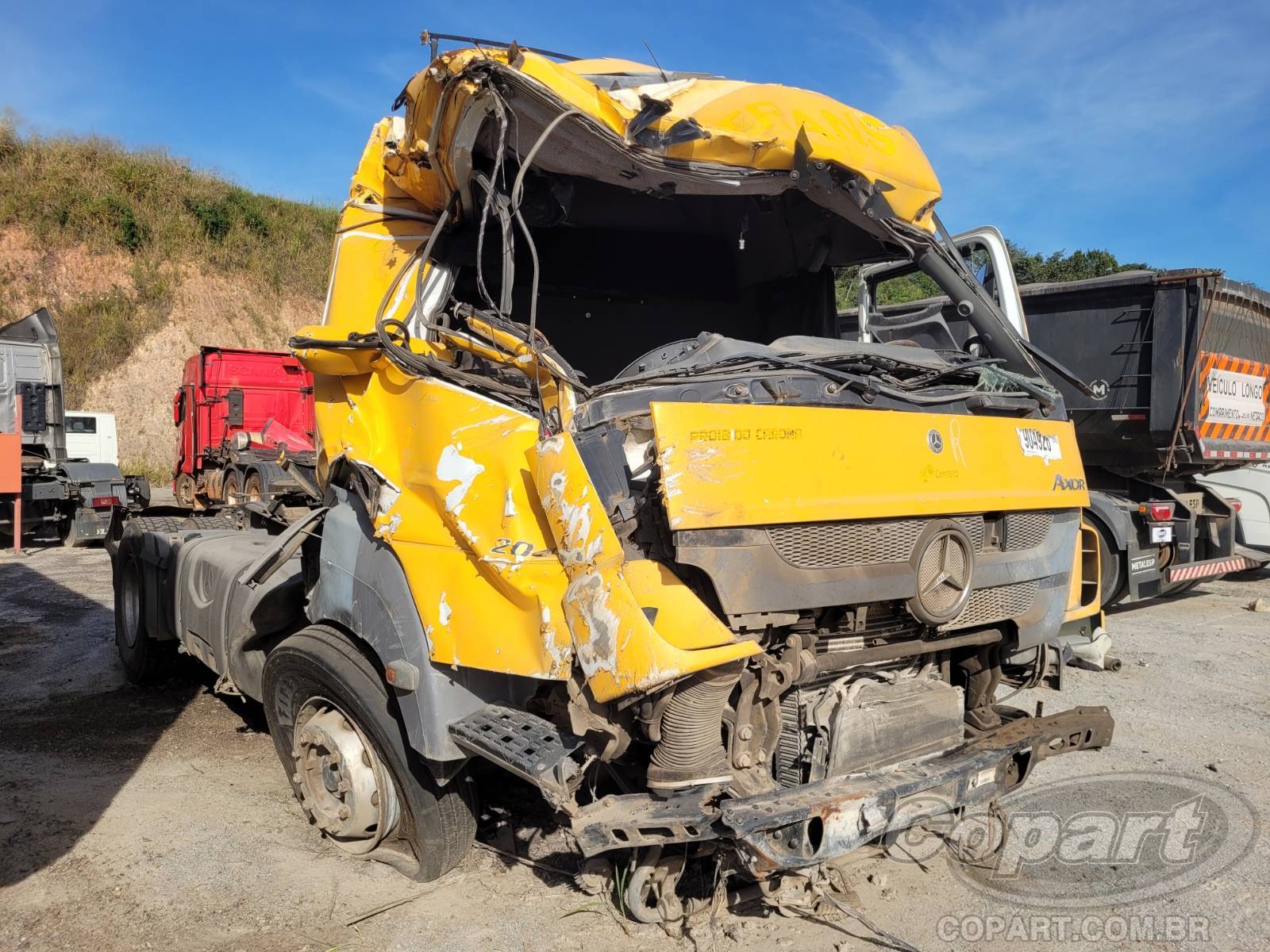 Mercedes Benz Axor 2041 S 2020 Médio Dano