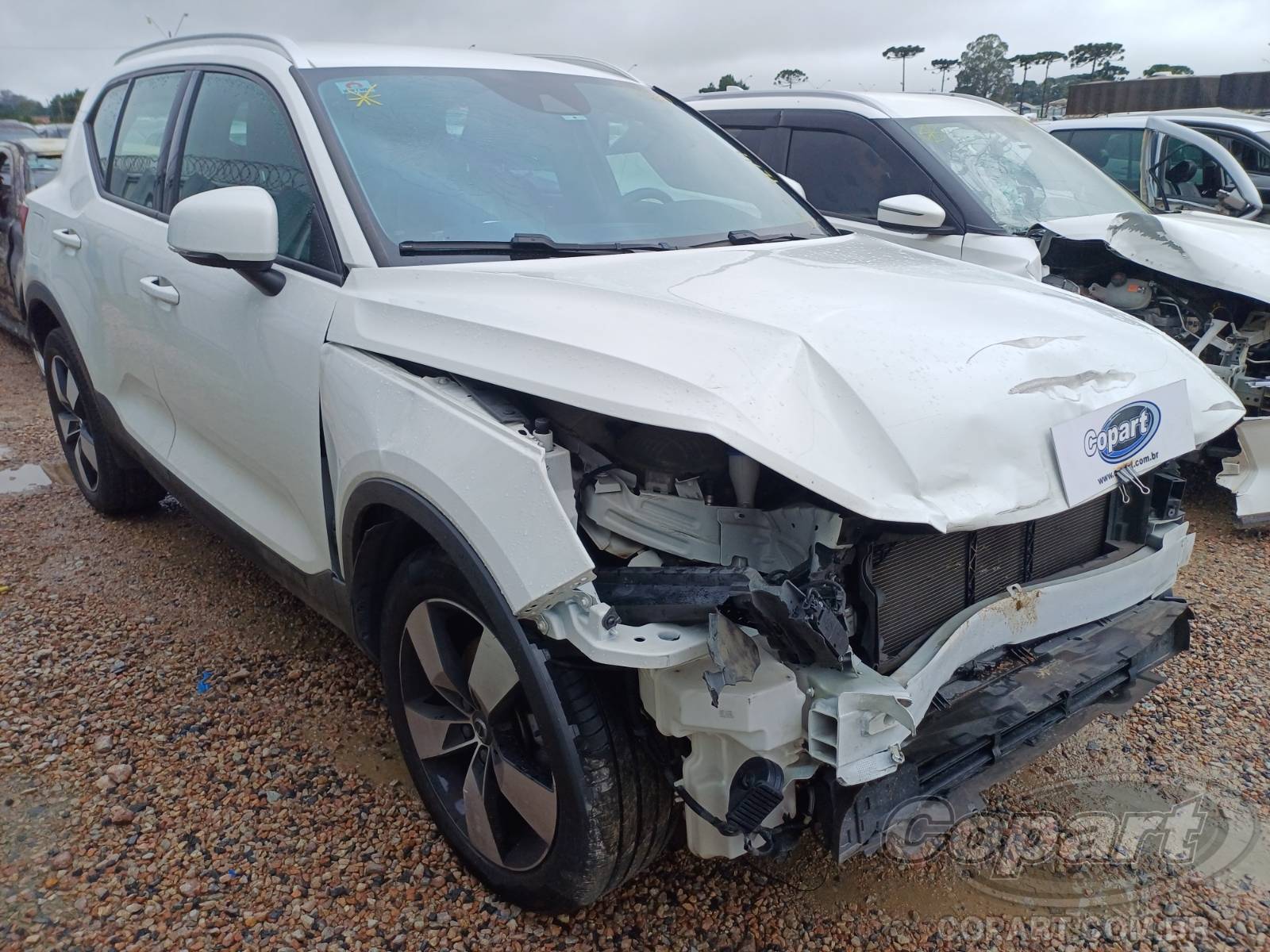 Veículo Volvo XC40 Volvo XC40 T4 Momentum 2.0 Drive-E Turbo 2020 Colisão Média Monta 2020 em leilão