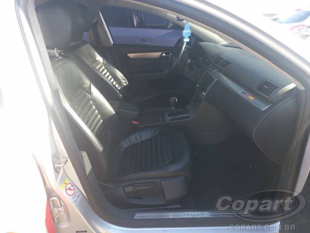 2011 VOLKSWAGEN PASSAT 