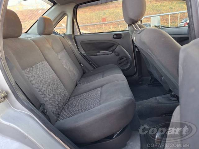 2005 FORD FIESTA SEDAN 