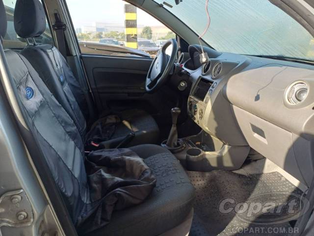 2004 FORD FIESTA 