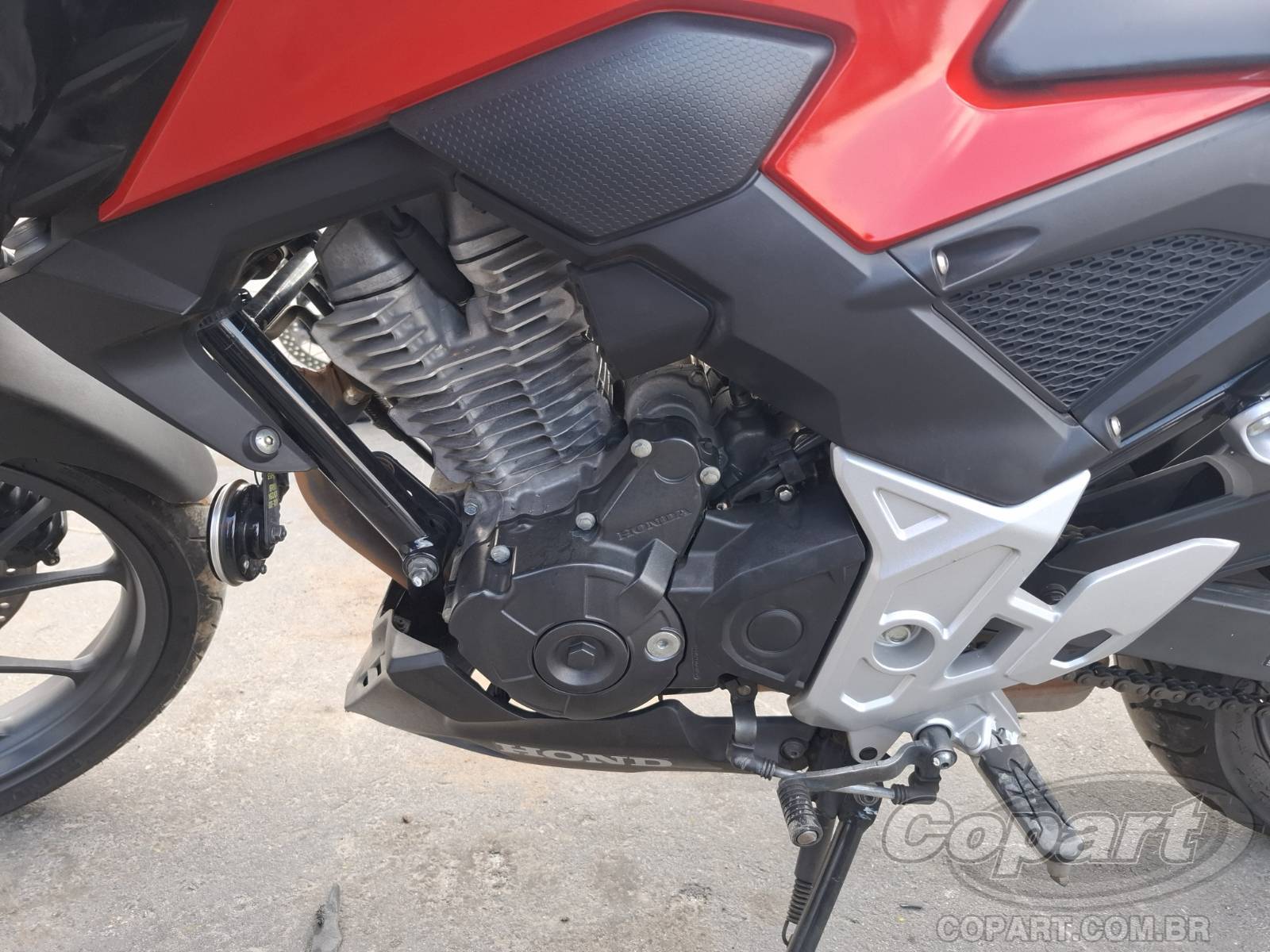 Foto 6 de 10: 2024 HONDA CB 300F