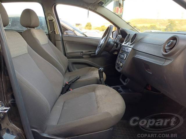 2010 VOLKSWAGEN VOYAGE 