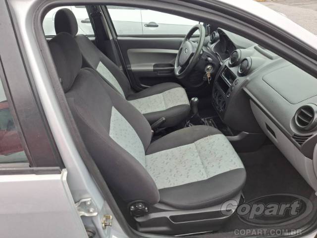 2010 FORD FIESTA 