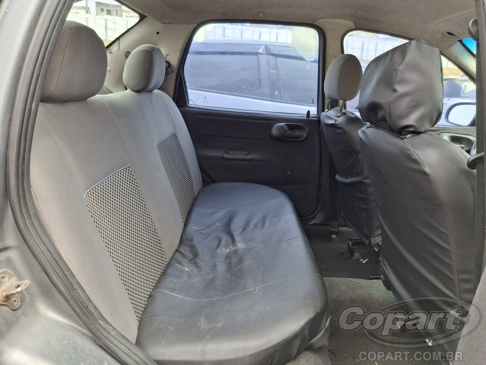 Foto 6 de 15: 2001 CHEVROLET CORSA SEDAN